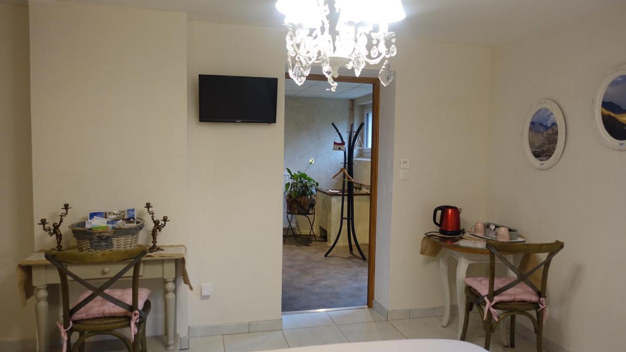 Le Jardin Des Secrets Bed and Breakfast La Voivre  Buitenkant foto