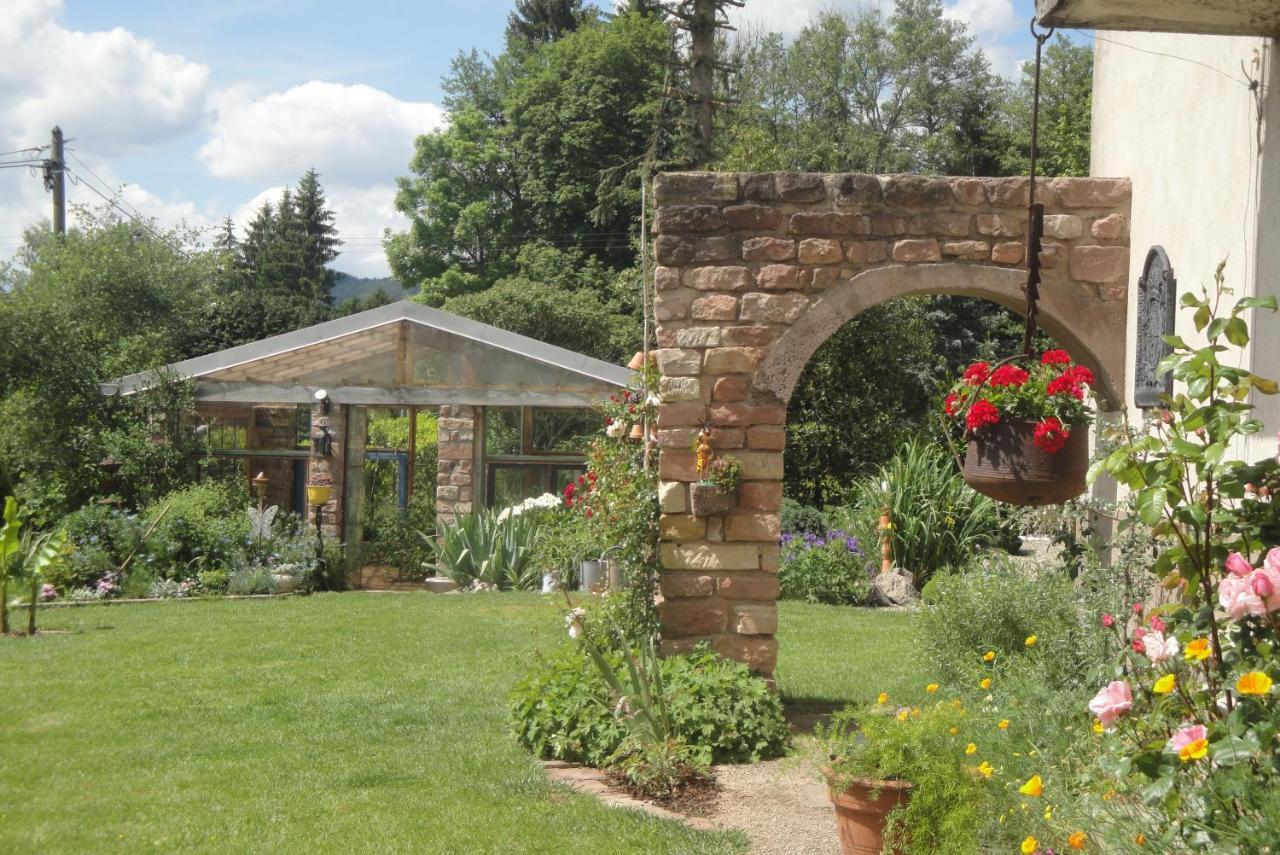 Le Jardin Des Secrets Bed and Breakfast La Voivre  Buitenkant foto